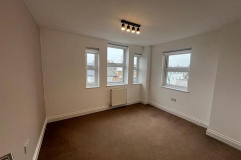 2 bedroom flat to rent, Askew Road, London