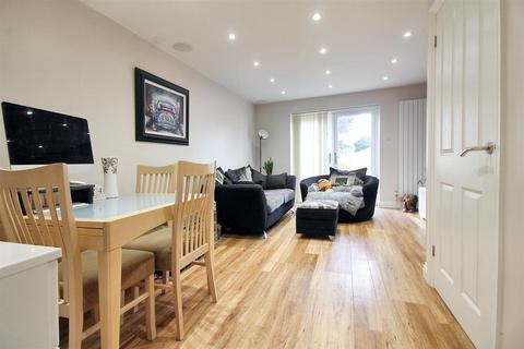 2 bedroom house for sale, Woodside, Aylesbury