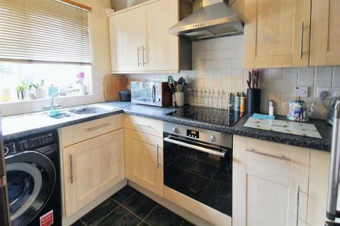 2 bedroom house for sale, Woodside, Aylesbury