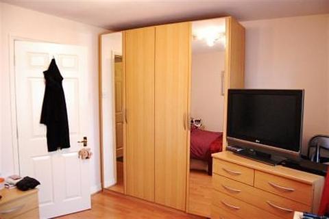 1 bedroom apartment to rent, Fishguard Way, E16