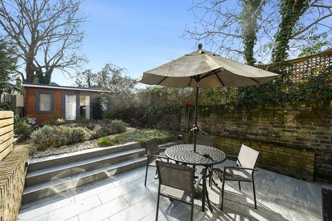 2 bedroom flat for sale, Mill Hill Road, Acton