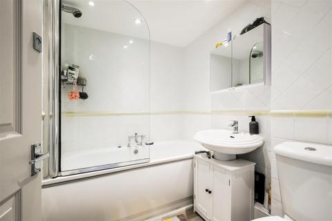 2 bedroom flat for sale, Whitehall Lane, Buckhurst Hill