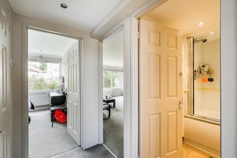 2 bedroom flat for sale, Whitehall Lane, Buckhurst Hill