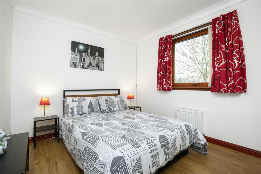 26 Auld Mart Road 20.jpg