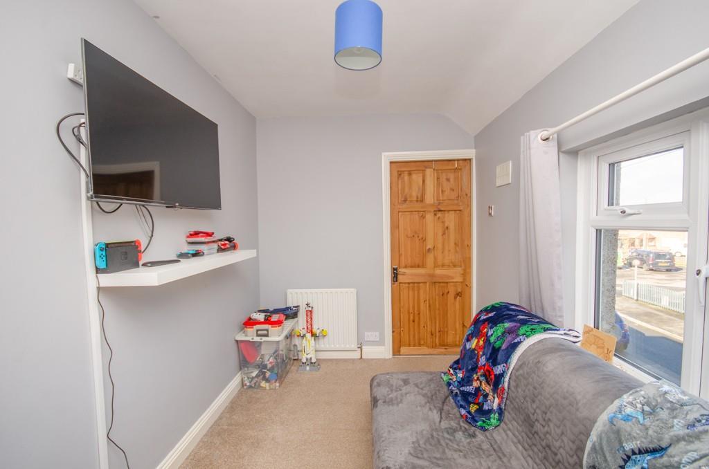 Bedroom three pic 2.jpg