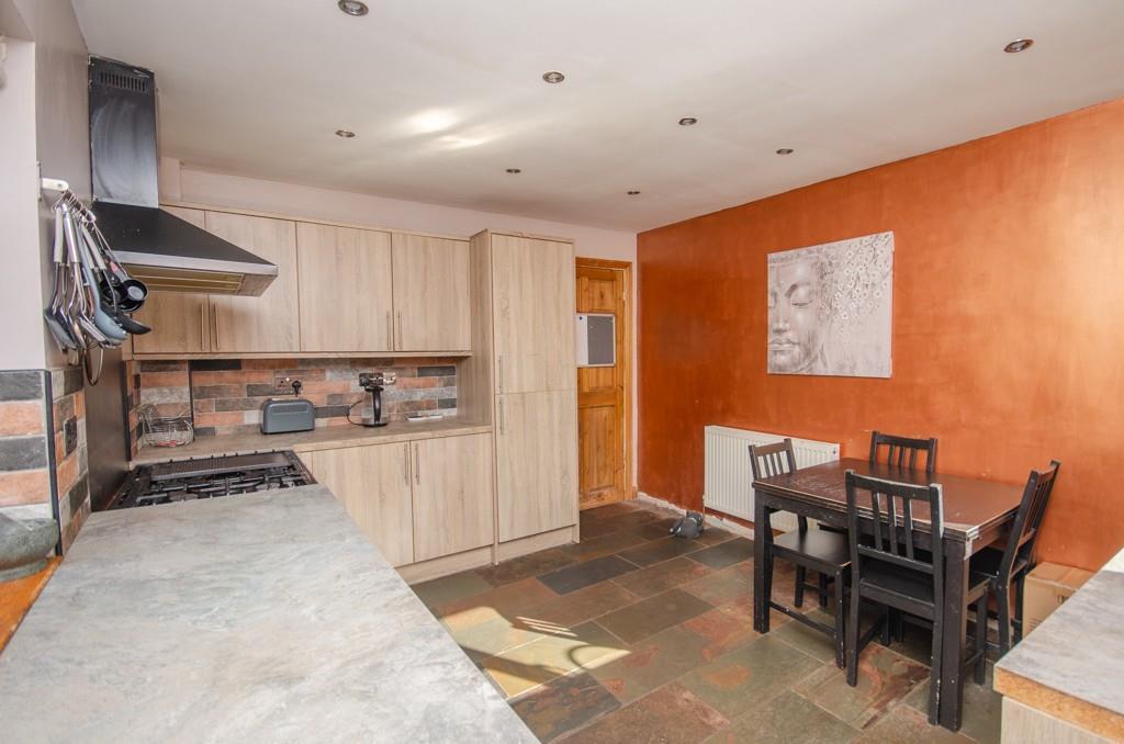 Kitchen pic 2.jpg