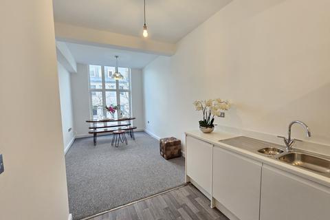 1 bedroom flat to rent, Crabbery Street , ST16 2BE