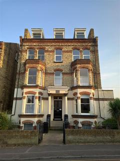 2 bedroom flat to rent, Granville Road, Broadstairs