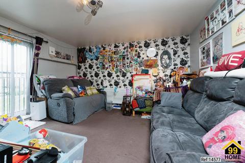 1 bedroom flat for sale, Weston Drive, Caterham, CR3