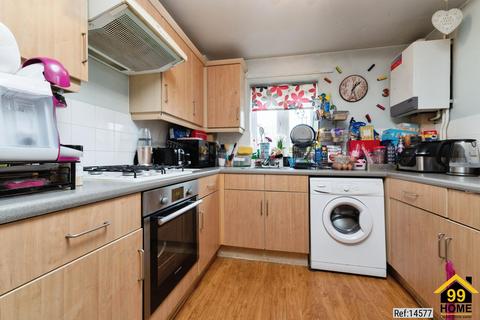 1 bedroom flat for sale, Weston Drive, Caterham, CR3