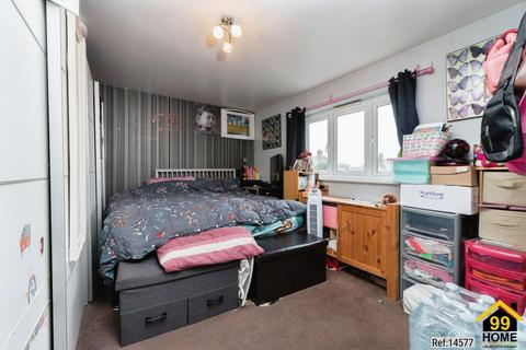 1 bedroom flat for sale, Weston Drive, Caterham, CR3