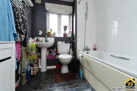 1 bedroom flat for sale, Weston Drive, Caterham, CR3