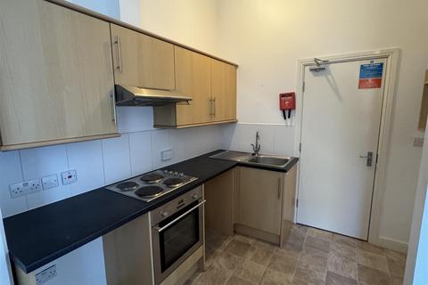 Studio to rent, Ramshill Road, Scarborough