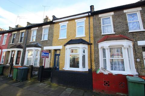 4 bedroom terraced house to rent, Pond Road, Stratford, E15