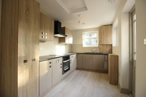 4 bedroom terraced house to rent, Pond Road, Stratford, E15