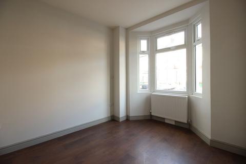 4 bedroom terraced house to rent, Pond Road, Stratford, E15