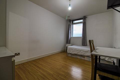 2 bedroom flat to rent, Gerry Raffles Square, Stratford, E15 1BQ