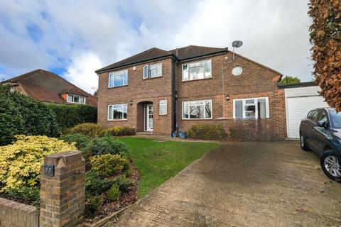 4 bedroom detached house to rent, Orchard Drive, Woking GU21