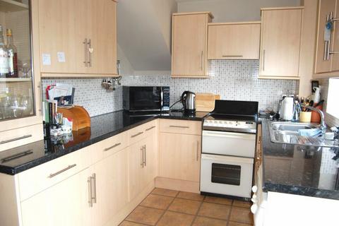 2 bedroom terraced house to rent, Willow Close  Alcester