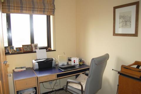 2 bedroom terraced house to rent, Willow Close  Alcester