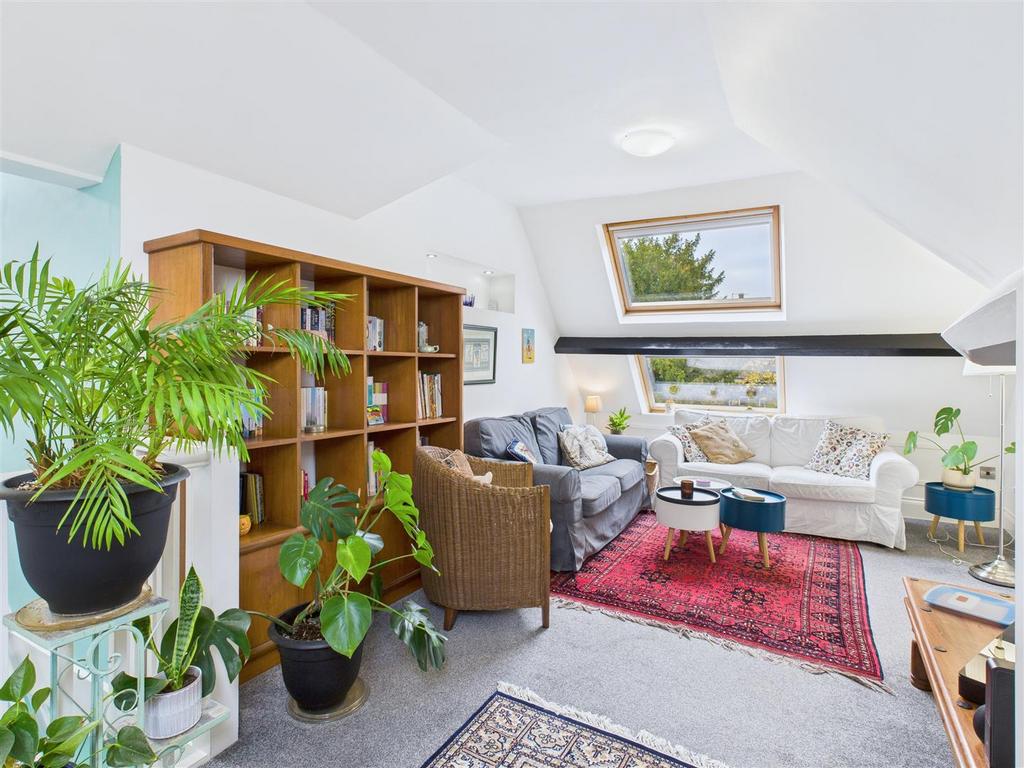 CAM04279 G0-PR0248-STILL012.jpg