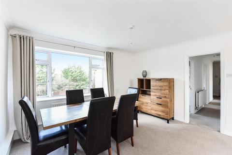 2 bedroom flat for sale, Lambs Close, Cuffley EN6