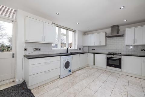 4 bedroom end of terrace house to rent, West Street, Faversham, ME13