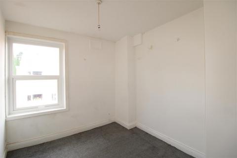 2 bedroom end of terrace house to rent, Hexham Road, Newcastle Upon Tyne NE15