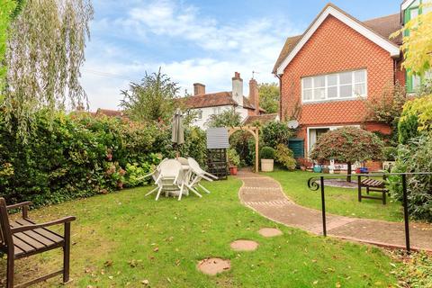 2 bedroom retirement property for sale, Meadrow Court, Meadrow, Godalming, GU7