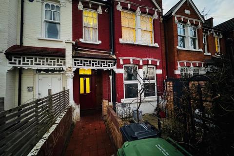 Studio to rent, Adelaide Grove, London W12