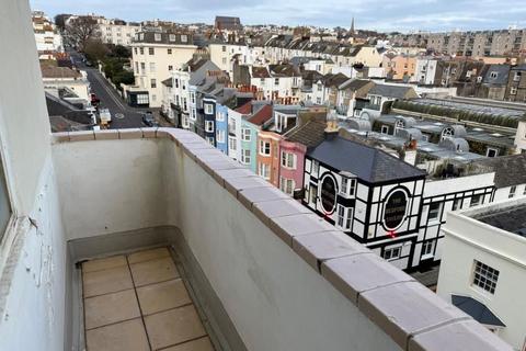 1 bedroom flat for sale, 57 Embassy Court, Kings Road, Brighton, East Sussex, BN1 2PX