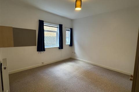 Studio to rent, Ramshill Road, Scarborough