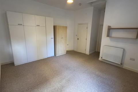 Studio to rent, Ramshill Road, Scarborough