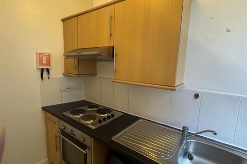 Studio to rent, Ramshill Road, Scarborough