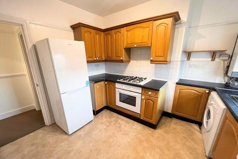 2 bedroom flat for sale, D Merton Road, London