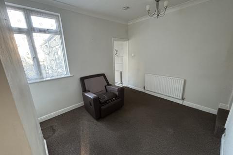 2 bedroom house to rent, Albany Road, Chatham, ME4