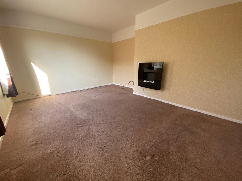 Lounge 1.jpg