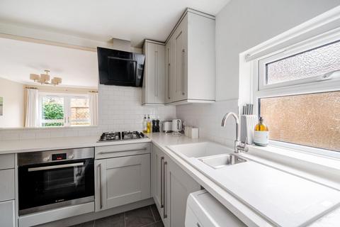 Flat 2, 70 Queens Road, London, SW19 8LR