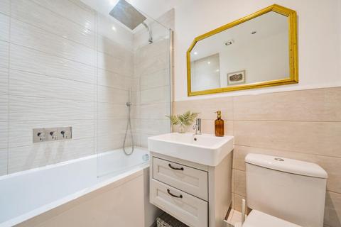 Flat 2, 70 Queens Road, London, SW19 8LR