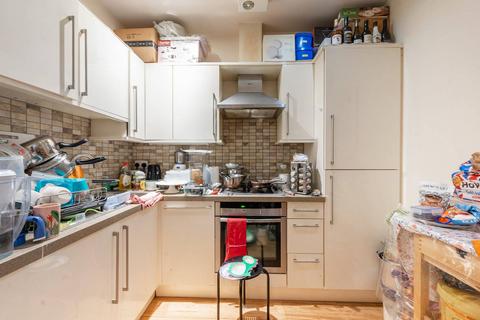 2 bedroom flat to rent, Kingsgate House, Stanmore, HA7