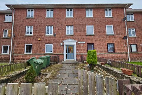 3 bedroom flat to rent, Seaburn Gardens, Gateshead NE9