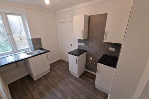 3 bedroom flat to rent, Seaburn Gardens, Gateshead NE9