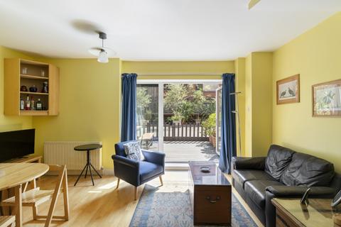 Flat 4, 25 Broadwall, London, SE1 9PS