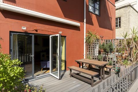 Flat 4, 25 Broadwall, London, SE1 9PS