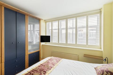 Flat 4, 25 Broadwall, London, SE1 9PS