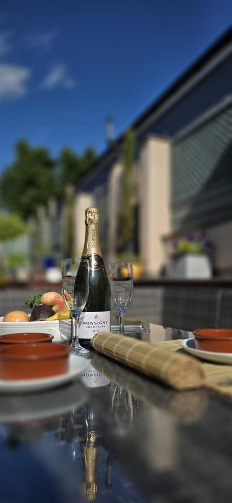 Table decor outside.jpg