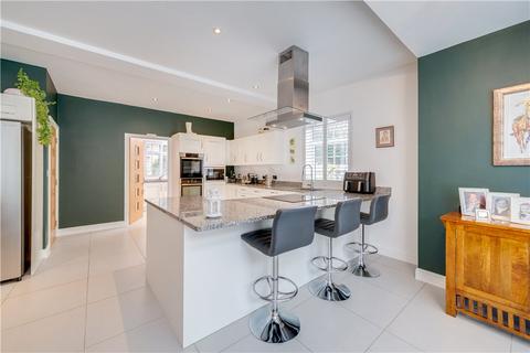 18 Bowcliffe Road, Bramham, Wetherby, LS23 6TJ
