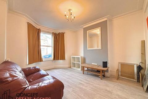 4 bedroom terraced house to rent, Garratt Lane, Tooting Broadway, SW17