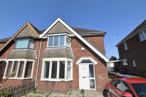 3 bedroom semi-detached house to rent, Quebec Road, Blackburn, BB2