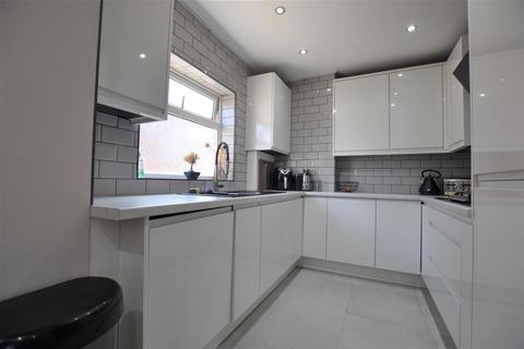 3 bedroom semi-detached house to rent, Quebec Road, Blackburn, BB2